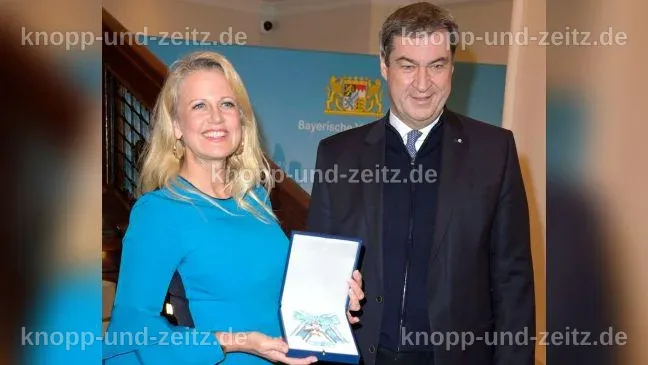 Maximilian von Schierstädt, der Ehemann von Barbara Schöneberger, lächelt in die Kamera.
