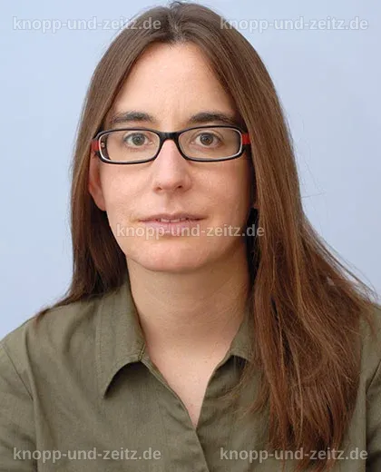 Dr. Cordula Zabel spricht auf dem IAB-Forum, im Hintergrund ein Publikum.