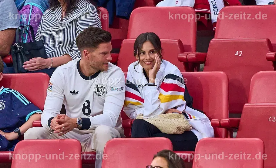 Leon Goretzka und Mathea Fischer, die über ihre sportlichen Karrieren sprechen.