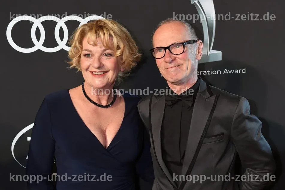 Schauspielerin Saskia Vester spricht mit Begeisterung über ihren Ehemann Robert Flörke.