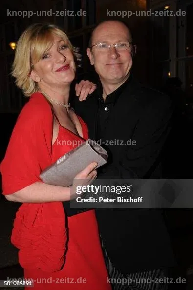 Saskia Vester und Robert Flörke nehmen an der Verleihung des 22. Bayerischen Filmpreises teil.