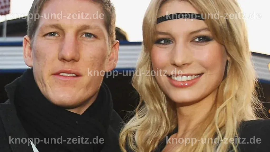Bastian Schweinsteiger und Silva genießen einen romantischen Spaziergang im Park.